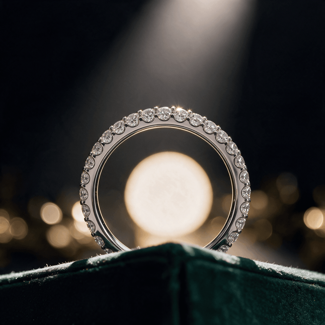 Anillo eternity con moissanitas de plata de ley 925